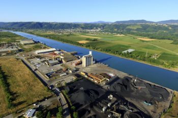 France, Isere (38), Salaise sur Sanne, Site industriel et portuaire de Salaize Sablons, Le Rhone (vue aerienne)