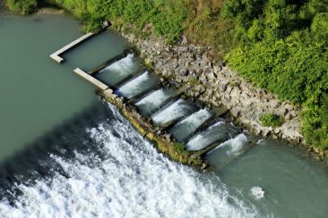 France, Isere (38), Les Avenieres, reserve naturelle volontaire des iles du Haut Rhone, Ile des Molottes, seuil des Molottes, passe a poissons sur le Vieux Rhone (vue aerienne)