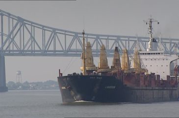 878333788-mississippi-fleuve-bateau-a-vapeur-louisiane-pont-routier