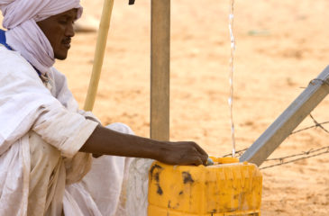 Eau du forage, Leguerara, environs de Chinguetti, Region de l'Adrar, Mauritanie