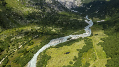 Suisse, Canton du Valais, Obergoms, Gletsch, Le Rhone dans la Vallee (vue aerienne)
