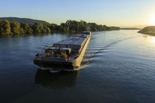 France, Ardeche (07), La Voulte sur Rhone, peniche sur Le Rhone